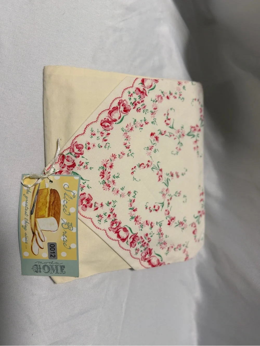 NEW Moda Home Slices of Bread Retro Floral Handkerchief Gift Set - 16 Pack